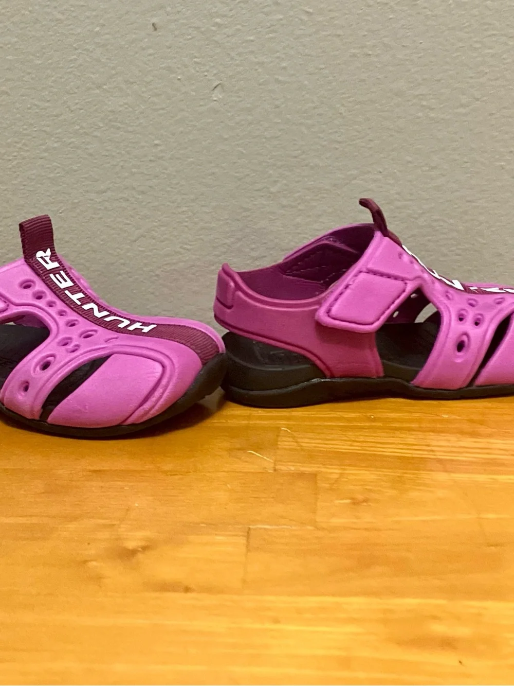 HUNTER Erina Water Shoes, Fuchsia - Size 6 (EUC)
